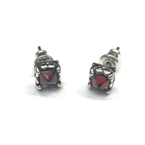 Four prongs silver earring with square red CZ