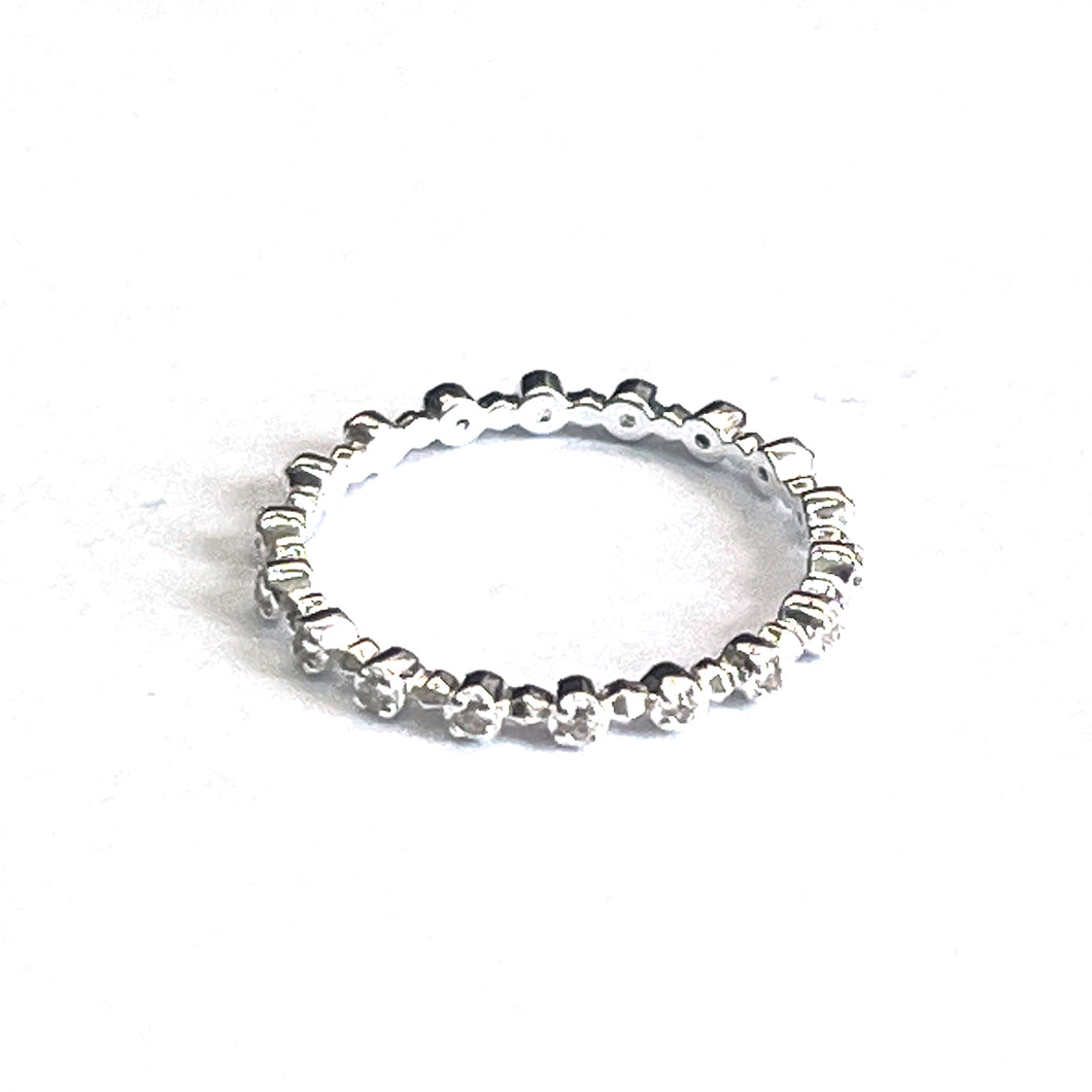 Round of small white stone silver ring