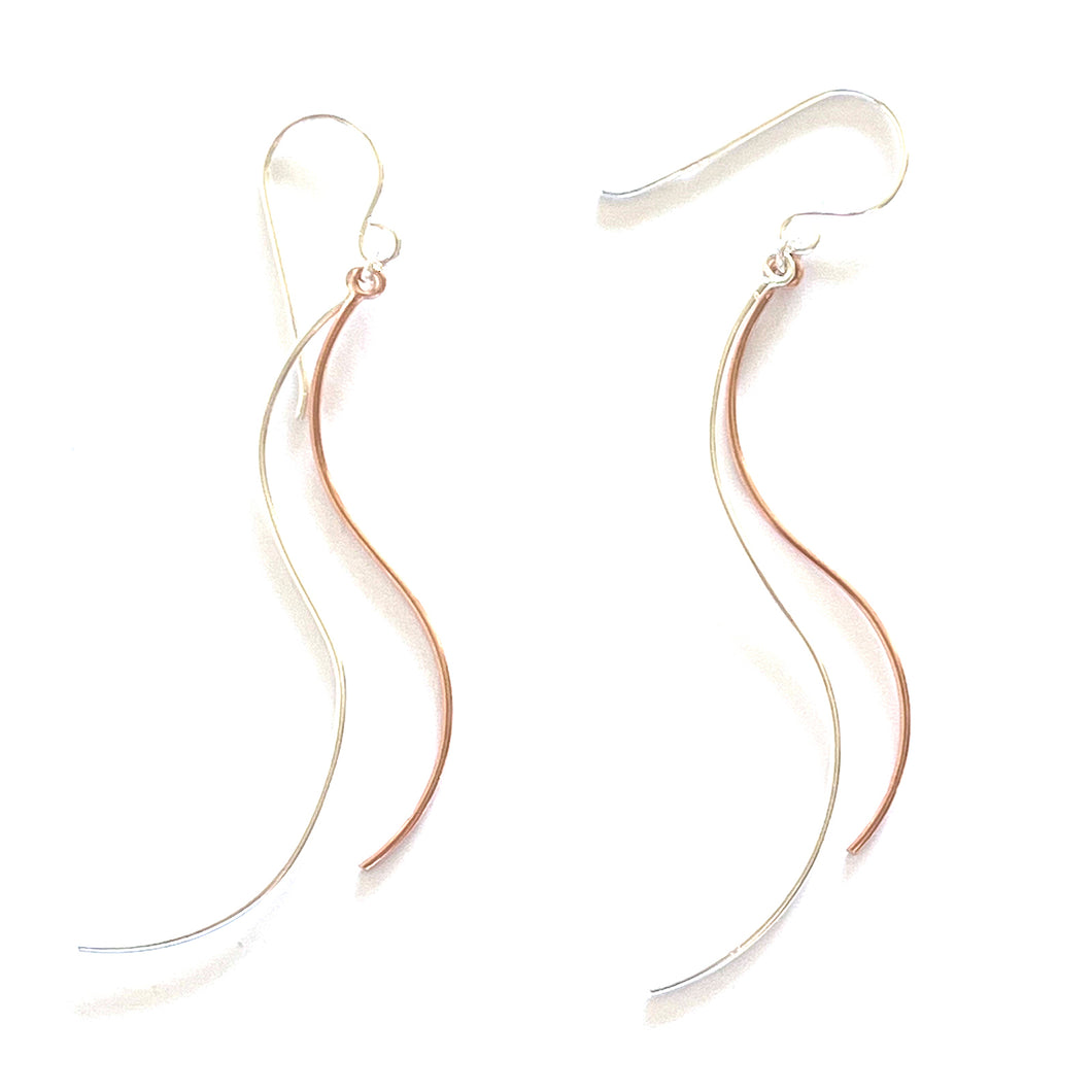 Wave silver earring with pink gold plating