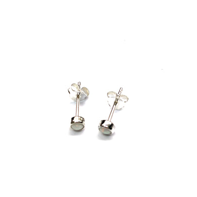 4mm silver earring with mother of pearl