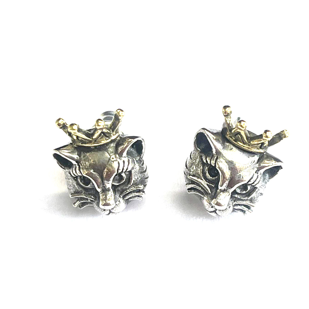 Cat silver earring with crown