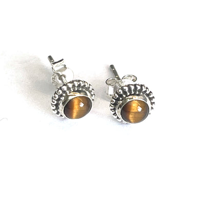 Circle silver studs earring with cat eye stone