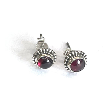 Circle silver studs earring with garnet