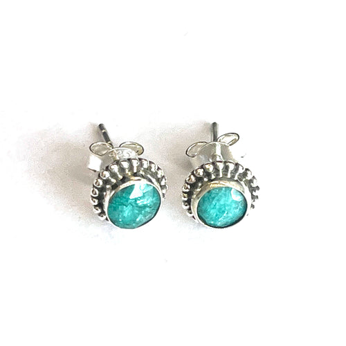 Circle silver studs earring with green stone