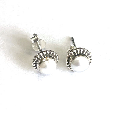 Circle silver studs earring with pearl