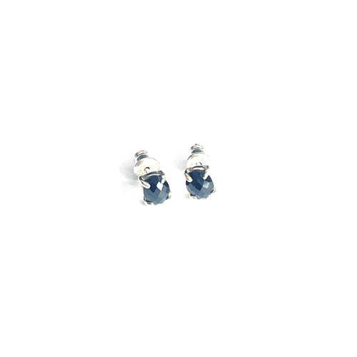 Onyx silver studs four prongs earring