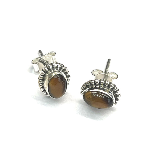 Oval silver studs earring with cat eye stone