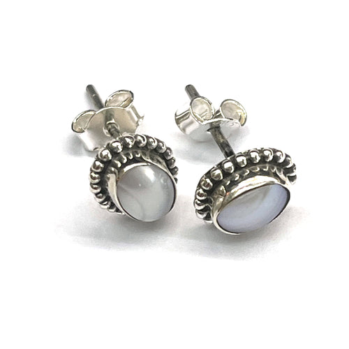 Oval silver studs earring with pearl