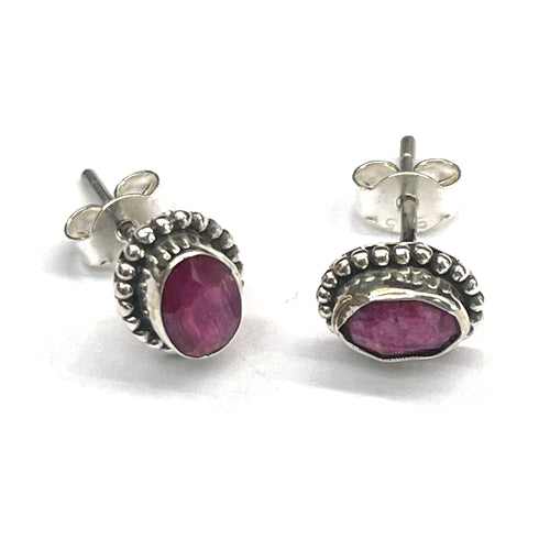 Oval silver studs earring with red stone