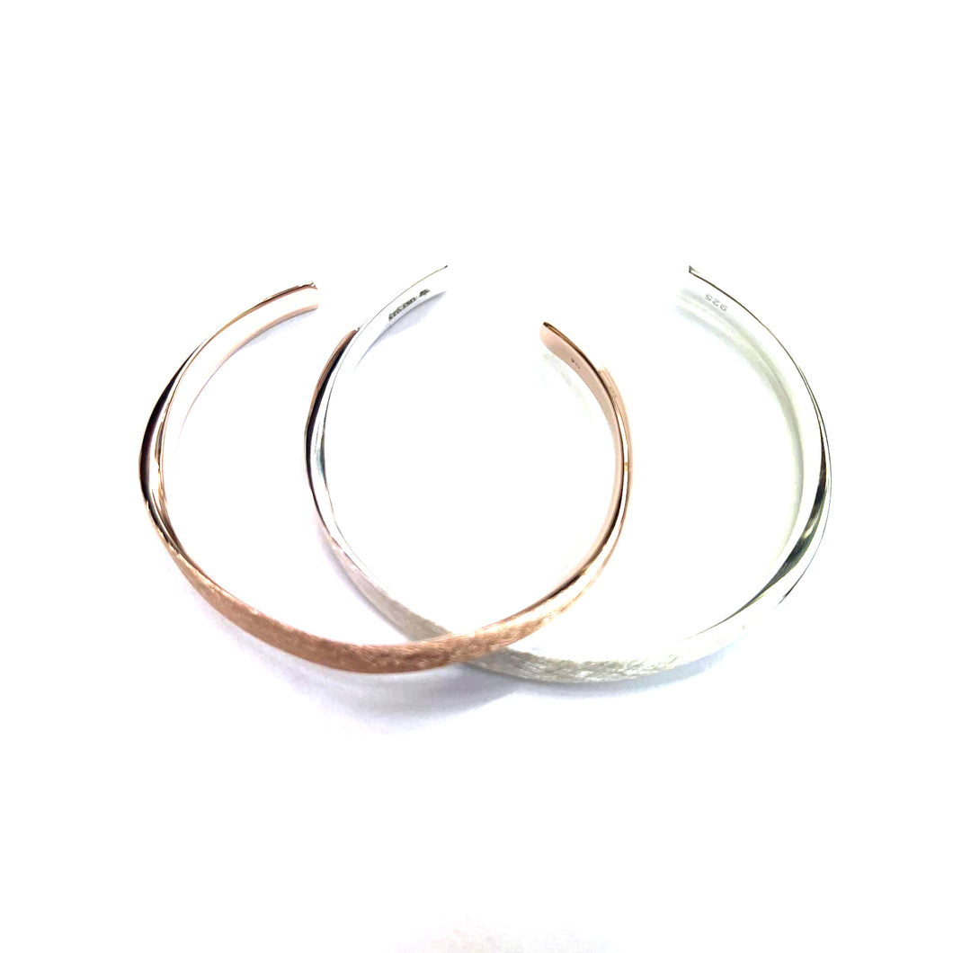 Silver couple  bangle with ice cut & pink gold plating