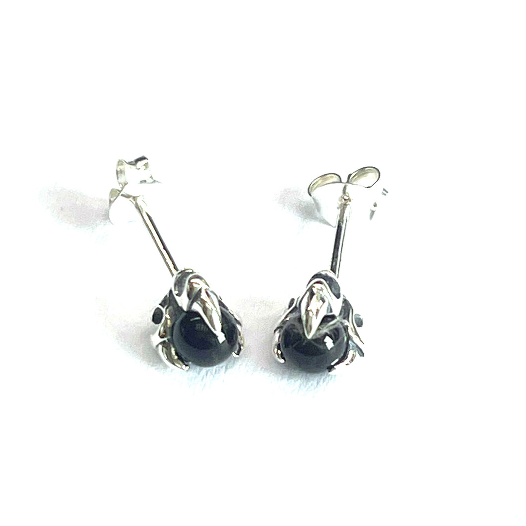 Silver studs earring with black crystal