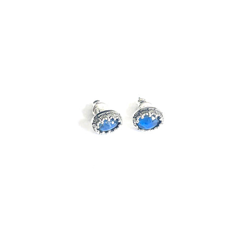 Silver studs earring with round blue stone