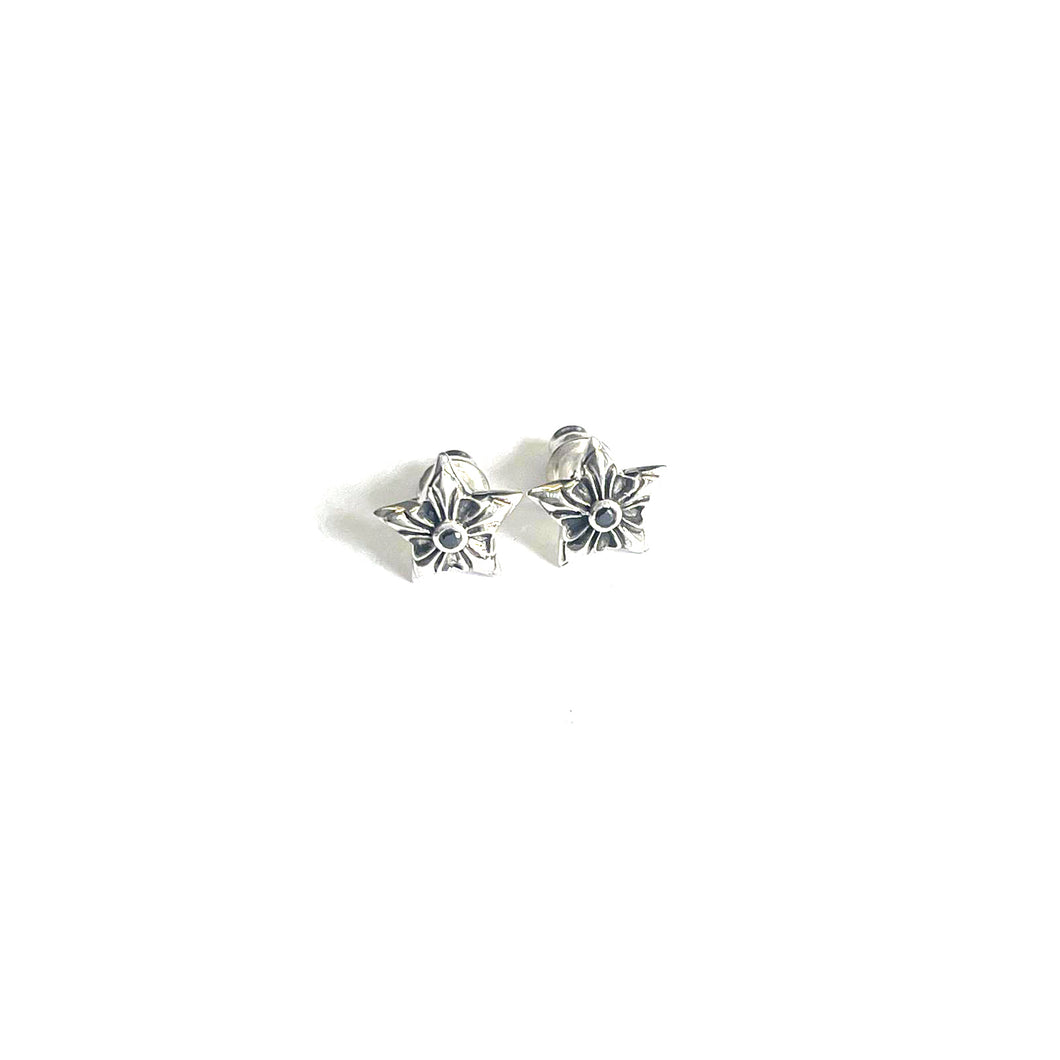 Star silver stud earring with black stone