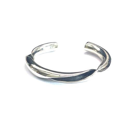Stylish plain silver bangle