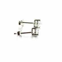 3 claws silver studs earring with 2mm CZ