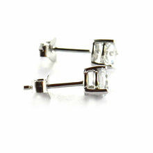 3 claws silver studs earring with 4mm CZ