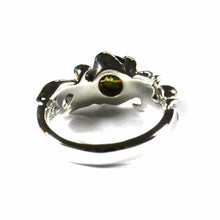Aquarelle pattern silver ring with green CZ