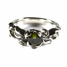 Aquarelle pattern silver ring with green CZ