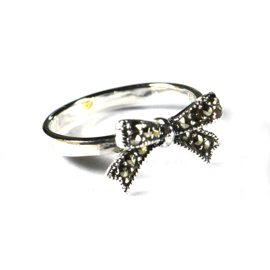 Bow silver ring with marcasite