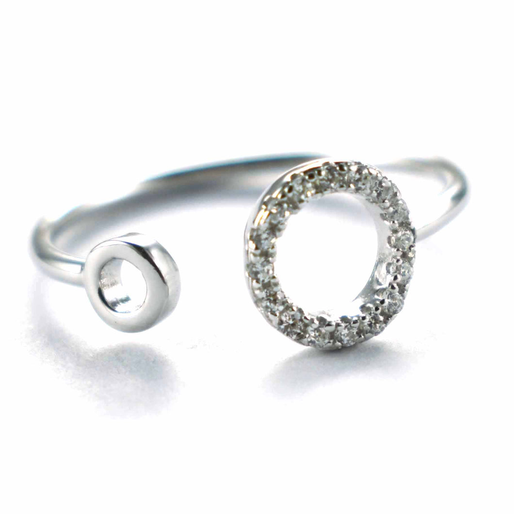 Circle pattern silver ring with white CZ