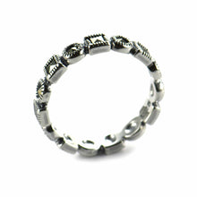 Circle & square pattern silver ring with marcasite