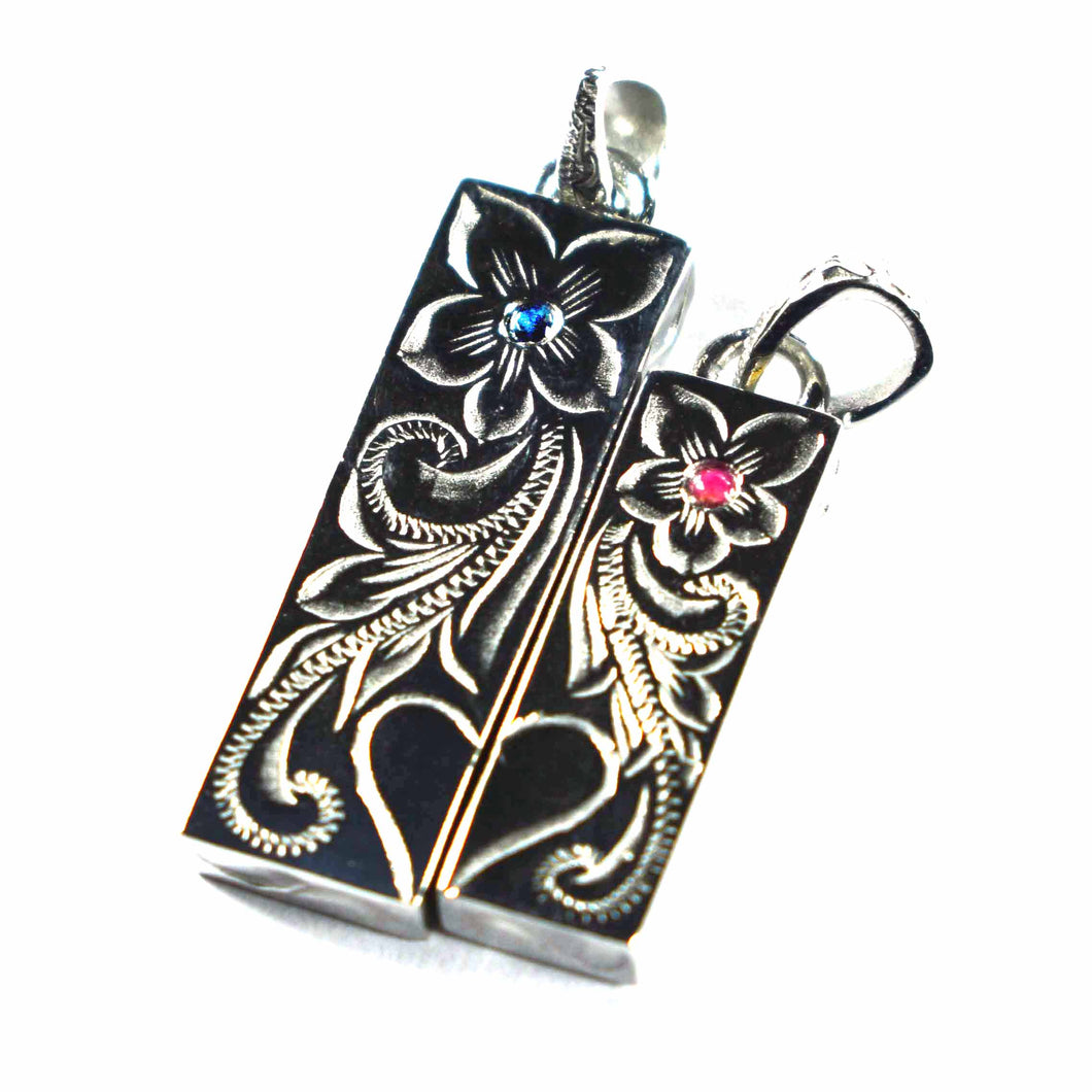 Flower pattern stainless steel couple pendant with blue & red stone