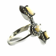 Flower silver ring with mother of pearl & marcasite