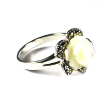 Flower silver ring with mother of pearl & marcasite