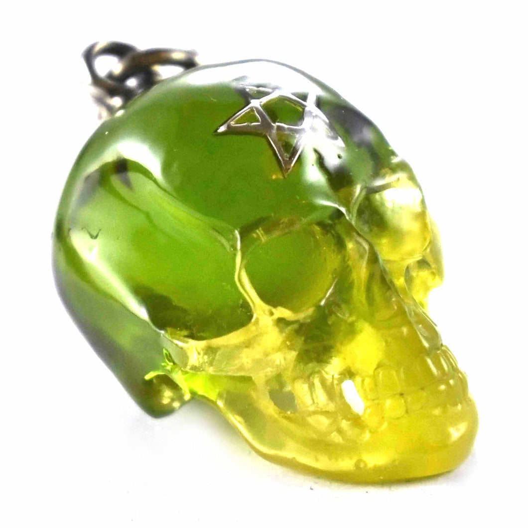 Green color with star pattern silver pendant