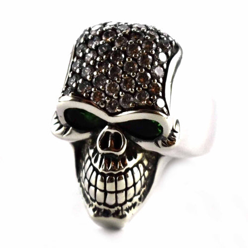 Grin skull with dark green eyes silver ring