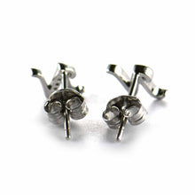 N silver earring with CZ
