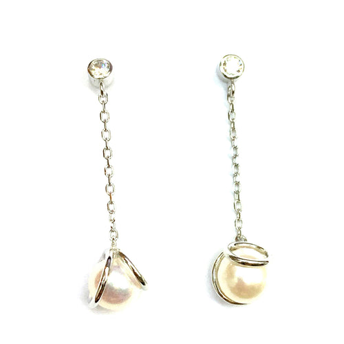 Pearl & chain silver earring