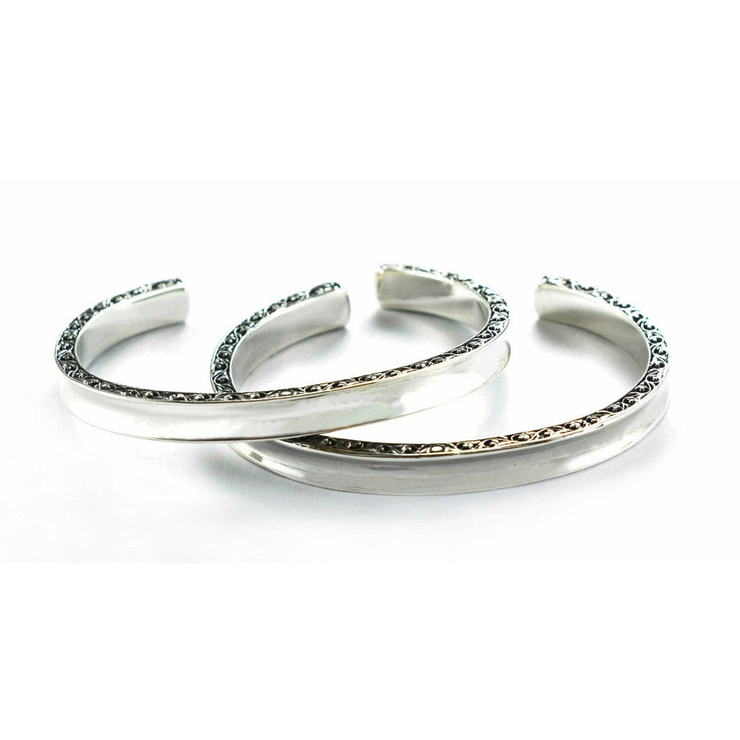 Plain silver couple bangle with flower pattern
