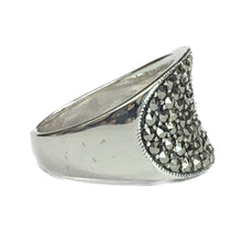 Plain silver ring with marcasite