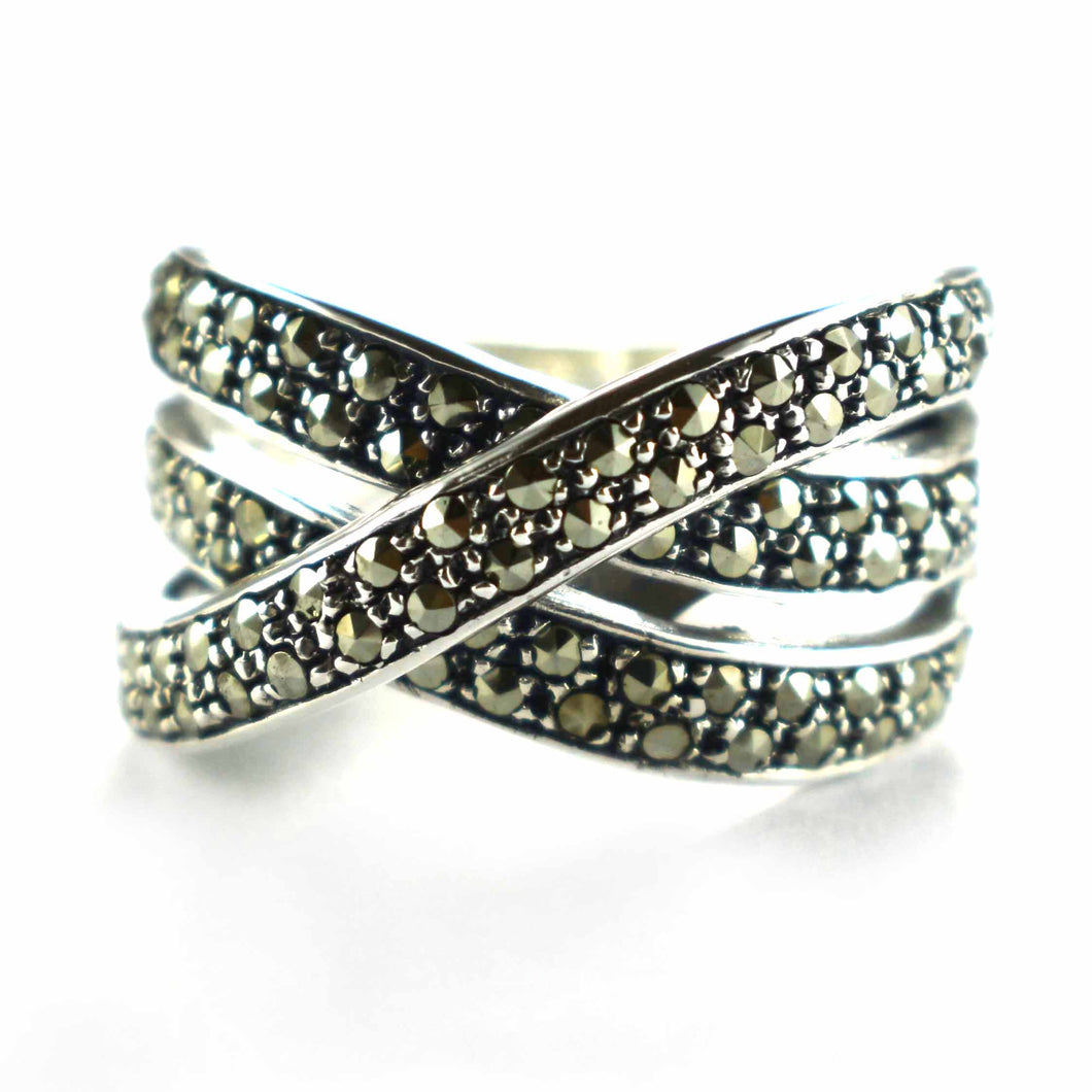 Ribbon silver ring with small marcasite