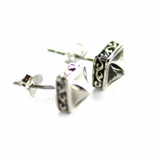 Rivet silver studs earring with grass pattern