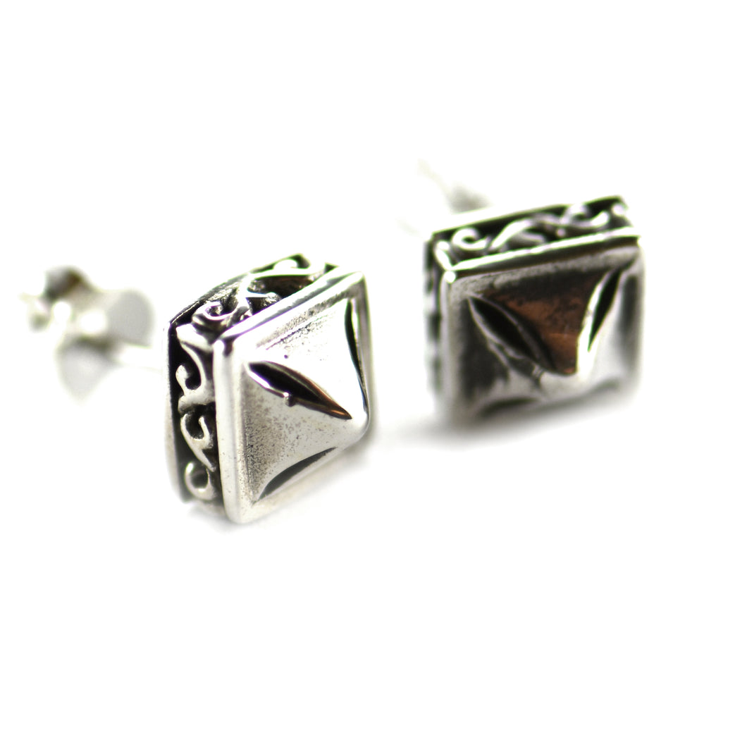 Rivet silver studs earring with grass pattern
