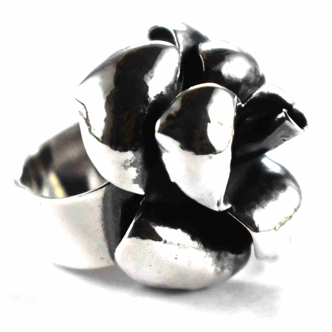Rose with oxidize silver ring
