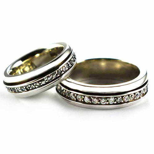 Round of white CZ silver couple ring