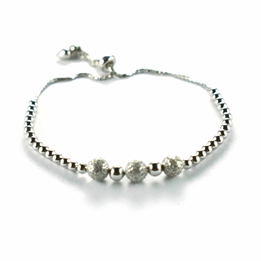 Silver bracelet with diamond cut ball