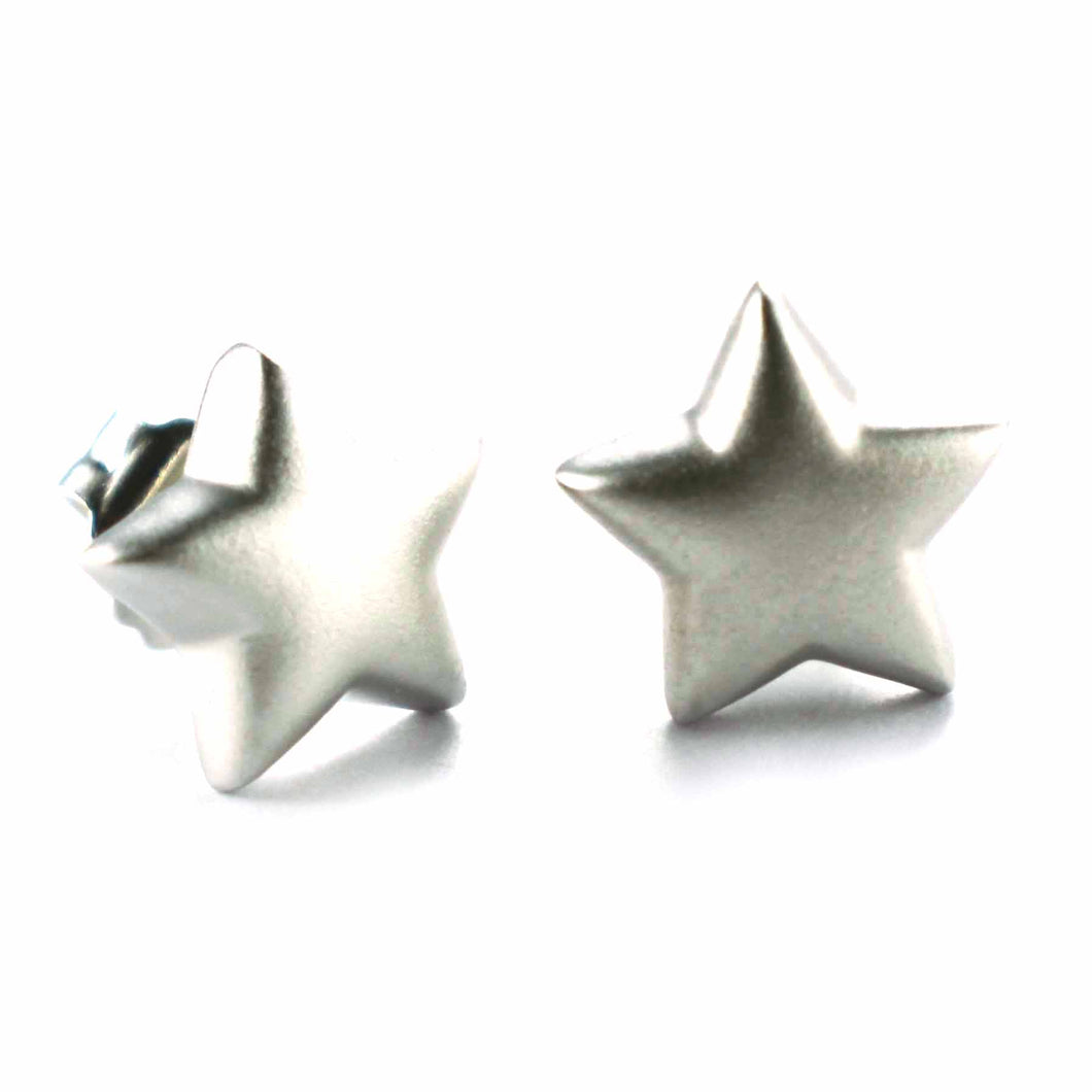 Silver star earring with ice cut