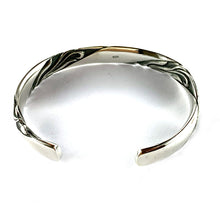 Silver couple bangle with Aquarelle pattern