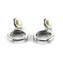 Silver earring with pearl channel set