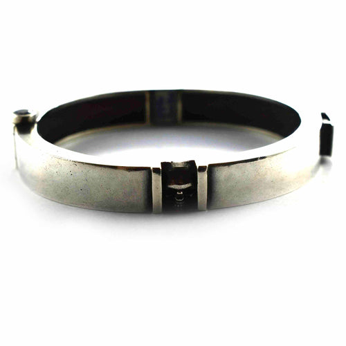 Skull silver bangle with onxy stone