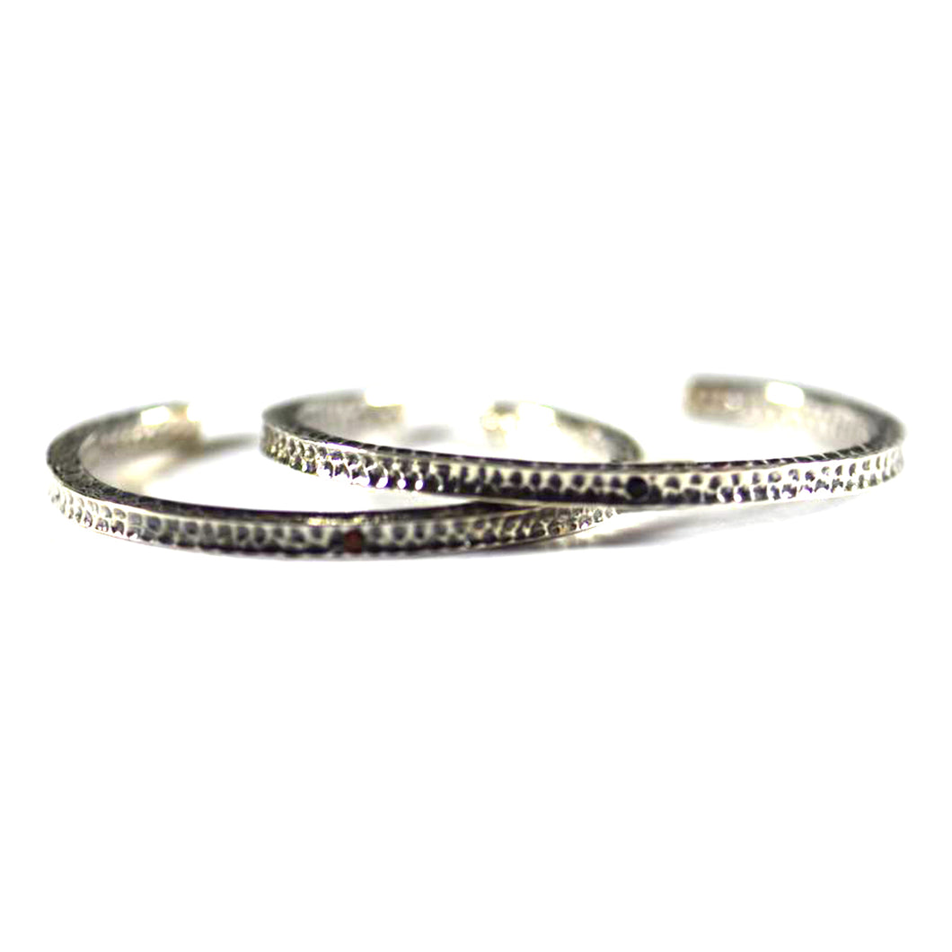 Thin Hummer pattern silver couple bangle with red & black CZ