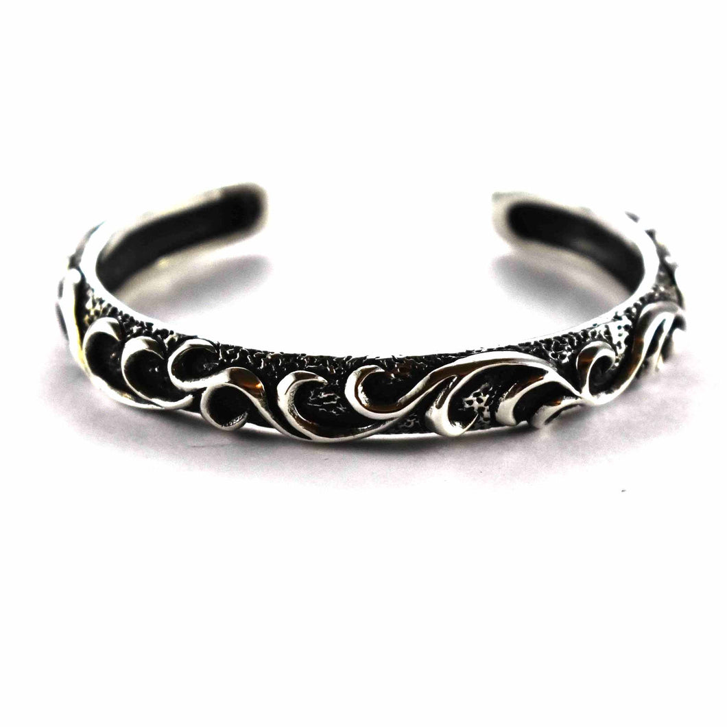 Thorns pattern with oxidize silver bangle