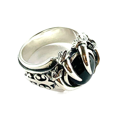 Three claw silver ring with black stone