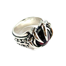Three claw silver ring with Garnet