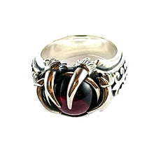 Three claw silver ring with Garnet
