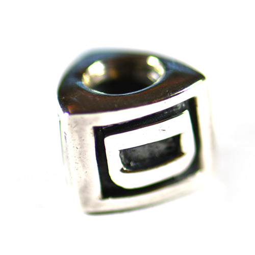 Triangle silver charms D